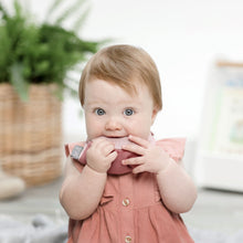 Laden Sie das Bild in den Galerie-Viewer, Neckerchew Chewy & Co Beißlätzchen