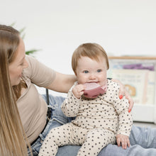 Laden Sie das Bild in den Galerie-Viewer, Neckerchew Chewy & Co Beißlätzchen