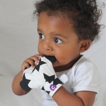 Laden Sie das Bild in den Galerie-Viewer, Gummee Glove teether mitt being used as a teething toy