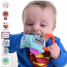 Laden Sie das Bild in den Galerie-Viewer, Leo using our award winning Gummee Glove teether mitt