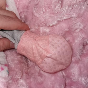 Gummee mitts being worn by a preemie baby