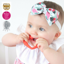 Load image into Gallery viewer, detachable silicone heart teething ring for young teethers pain relief for teethers in use
