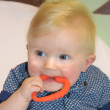 Load image into Gallery viewer, detachable silicone heart teething ring for young teethers pain relief for teethers in use