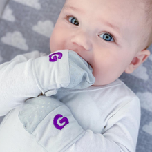 Load image into Gallery viewer, Gummee Mitts Anti scratch Teething Mittens 0 - 3 Months Grey