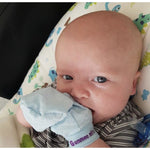 anti scratch teething mittens for newborns from gummee in use