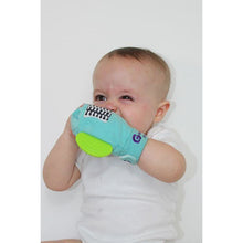 Laden Sie das Bild in den Galerie-Viewer, gummee glove teething mitten for toddlers teether chew mitt in use