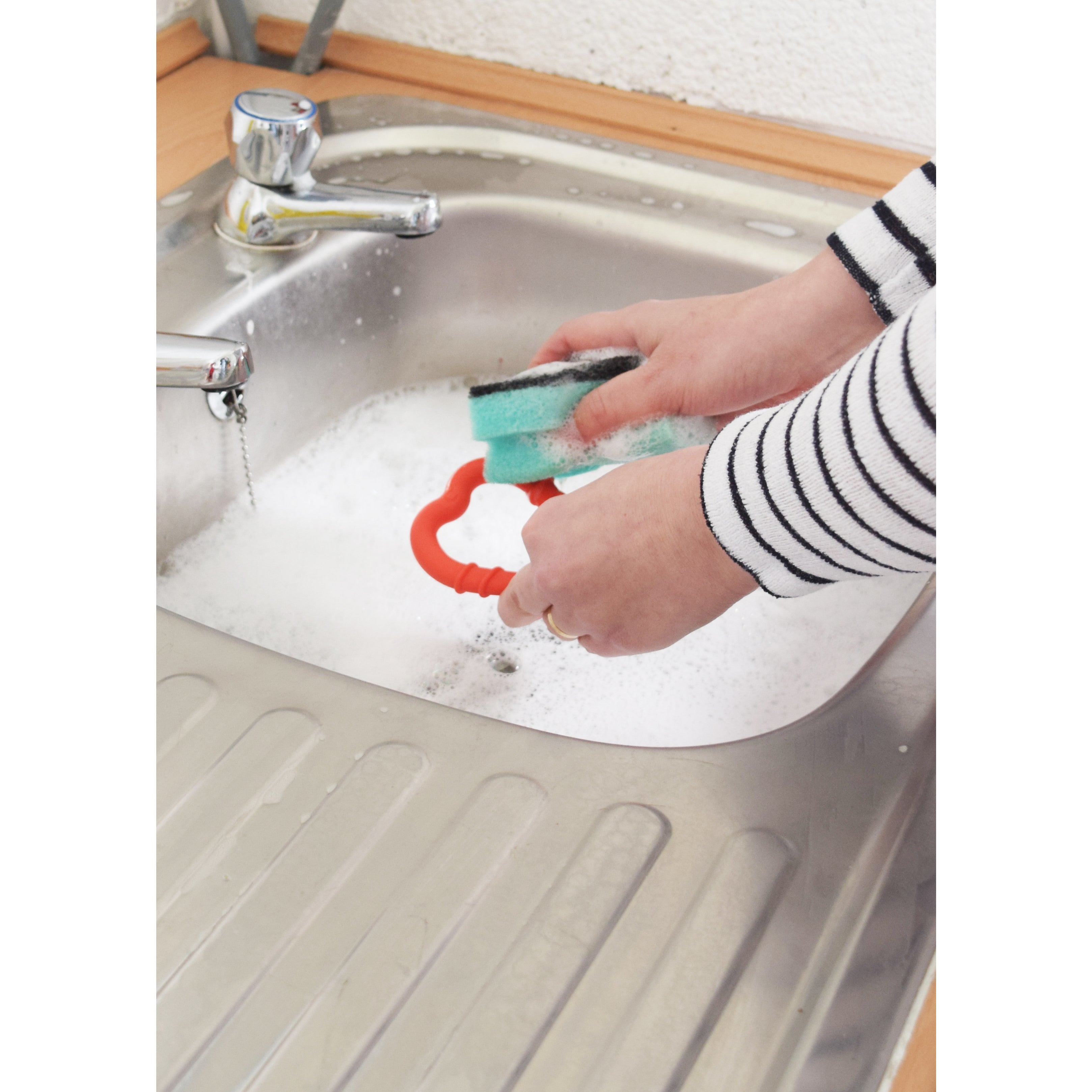 detachable silicone heart teething ring for young teethers pain relief for teethers can be sterilised or hand washed
