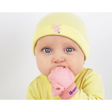 Laden Sie das Bild in den Galerie-Viewer, anti scratch teething mittens for newborns from gummee in use